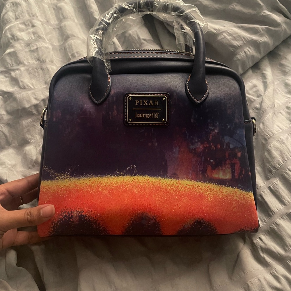 Loungefly hang bag coco